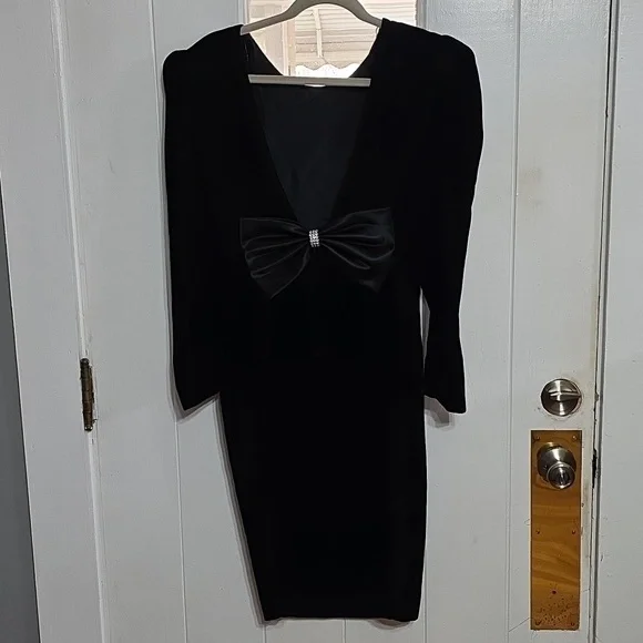 VTG Late Edition Women's Black Velvet Evening Dress Plunging Back W/Bow Sz 8 GUC
